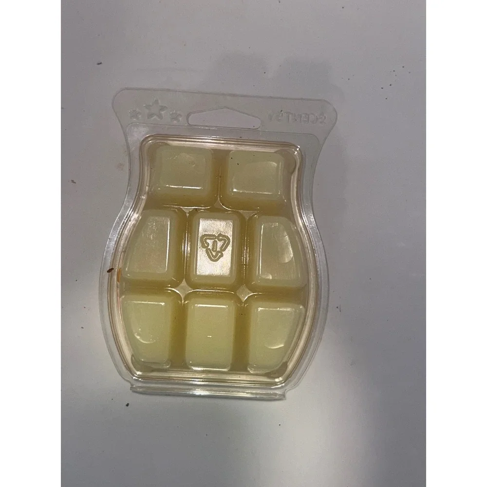 Scentsy Snowberry Wax Bar 3.2 fl oz 2.6 oz Net Wt 16151 New Fragrance Melt